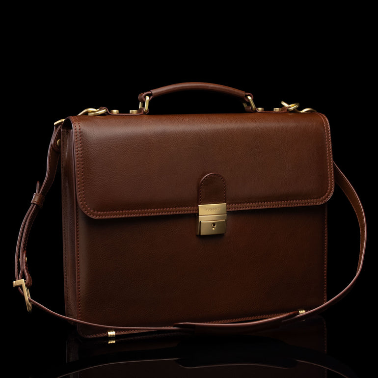 Von Baer diplomat men’s compact full-grain leather briefcase with shoulder strap for professional work and business use.