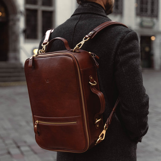 Von Baer 10x high-quality leather travel backpack in brown, multifunctional, worn in the old town.