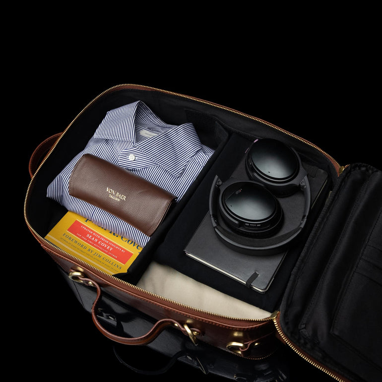 Von Baer 10x spacious leather laptop travel bag, packed with a suit and items.