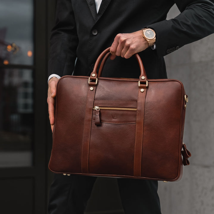 von baer city top luxurious large leather mens laptop bag for work brown carried by male model