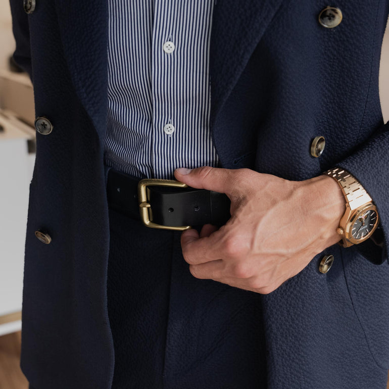 Von Baer classic luxury full-grain leather belt for men in black, with a solid brass buckle, worn by a male model.