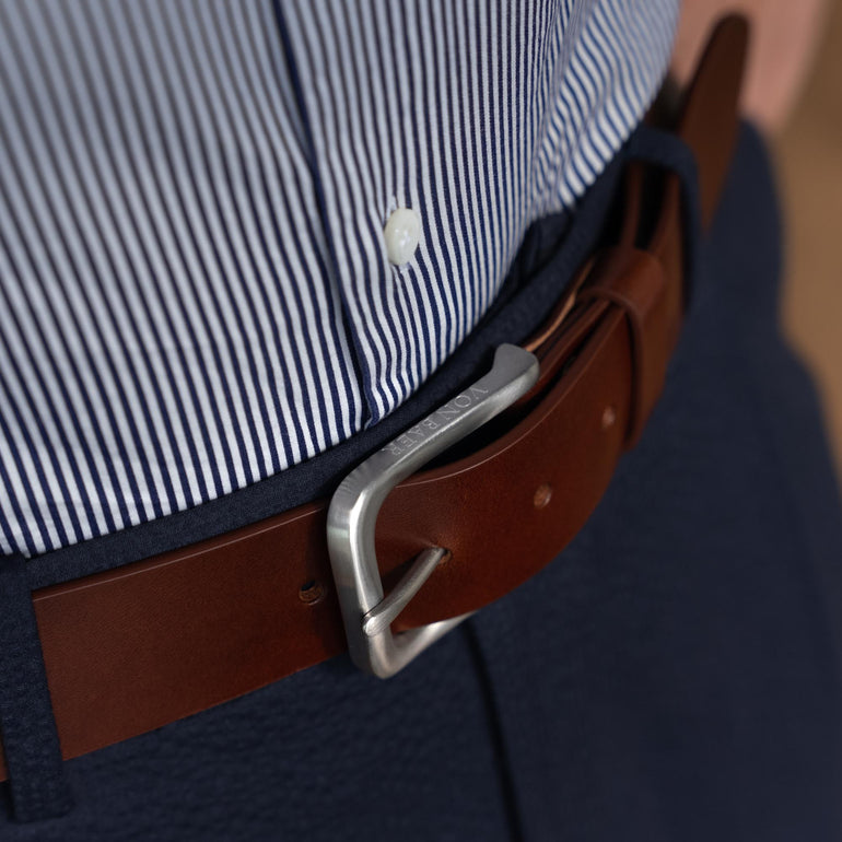 Von Baer classic luxury full-grain leather belt for men in brown, with a silver stainless steel buckle, upper view.