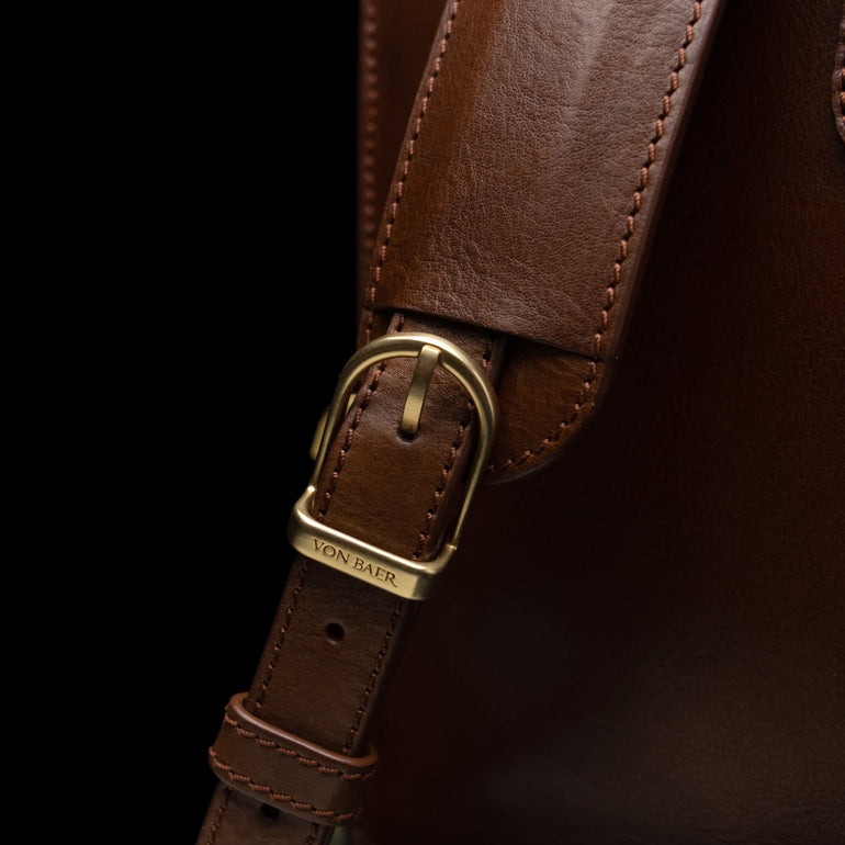 Men’s Von Baer Elegant high-quality slim full-grain leather laptop bag in brown, featuring solid brass hardware.