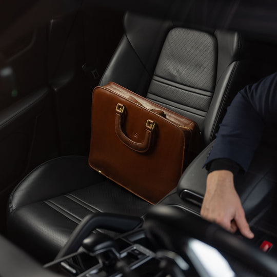 Von Baer Elegant luxury slim full-grain leather laptop bag in Porsche