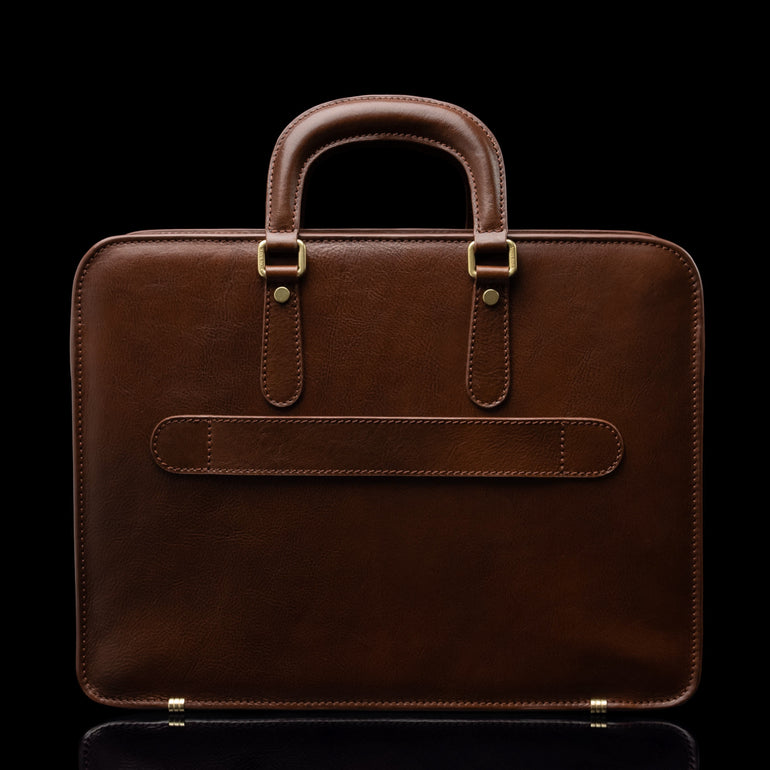 Men’s Von Baer Elegant high-quality luxury slim full-grain leather laptop bag in brown, back view of luggage strap.
