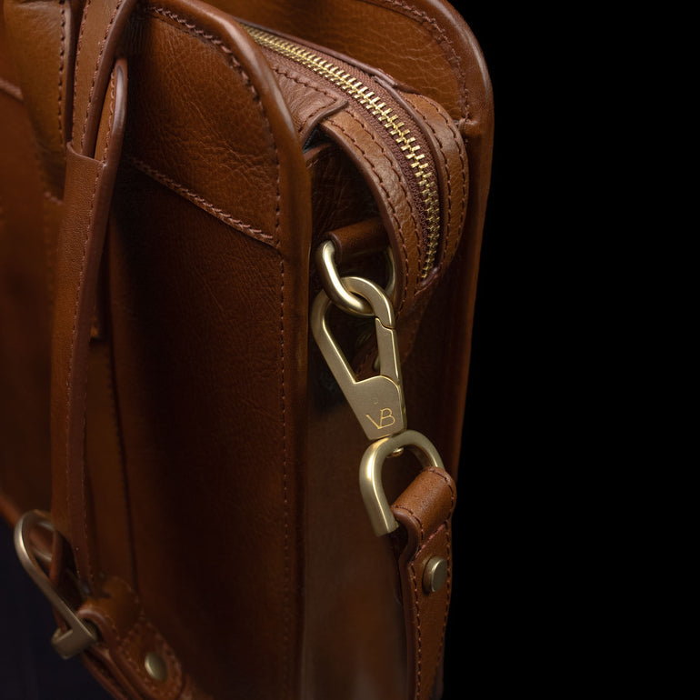 Men’s Von Baer Exquisite luxury full-grain leather laptop briefcase for men in brown, close-up of the brass hardware.