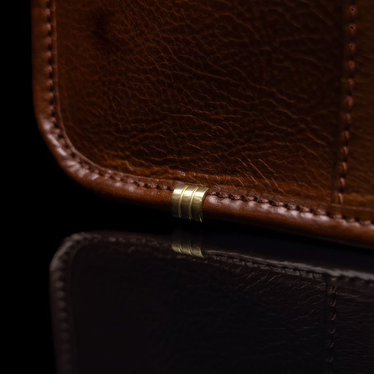 Men’s Von Baer Exquisite luxury full-grain leather laptop briefcase in brown, featuring protective metal feet close-up.