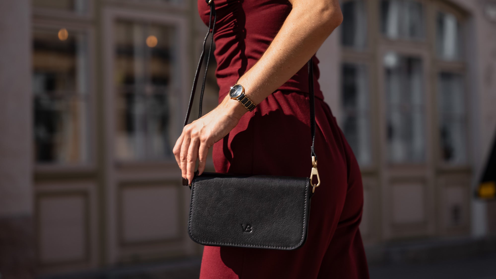 A black Von Baer Isabella leather women's handbag.