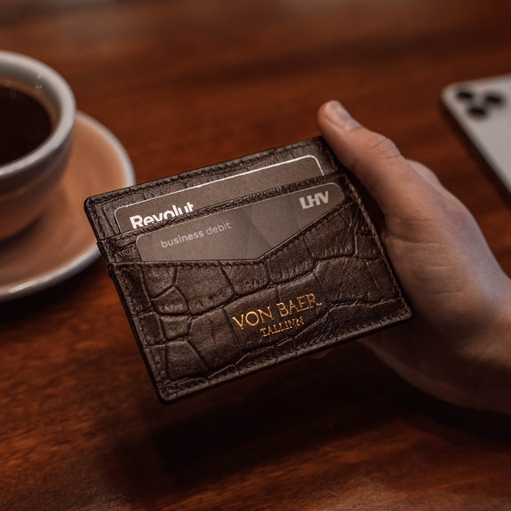 Cards and Cash leather card holder croco print women lifestyle 3