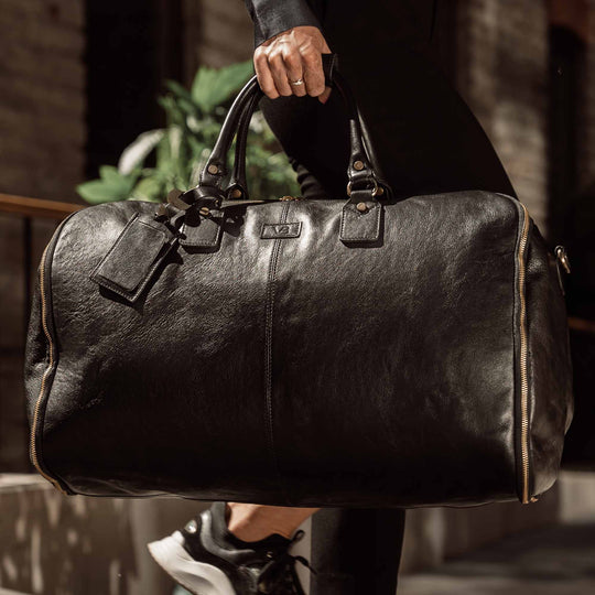 Grand Womens Leather Garment Bag   black with model